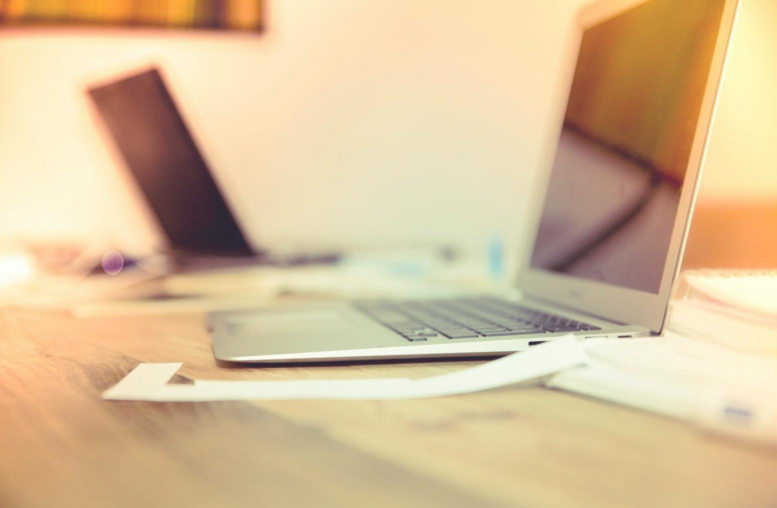 Análisis financiero personalizado para gestión de excedentes presupuestarios