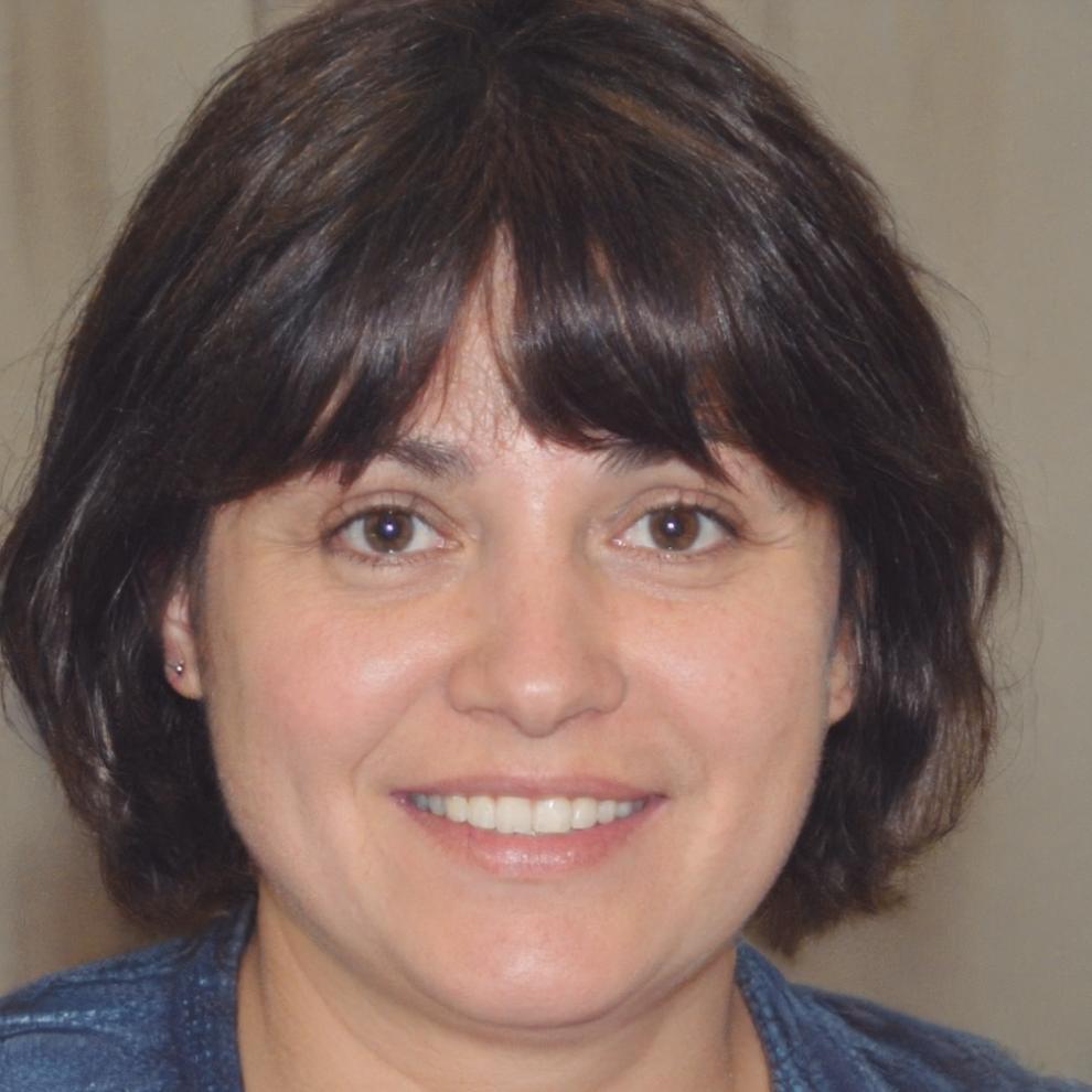 Lucía Mendoza, asesora financiera especializada en gestión de excedentes
