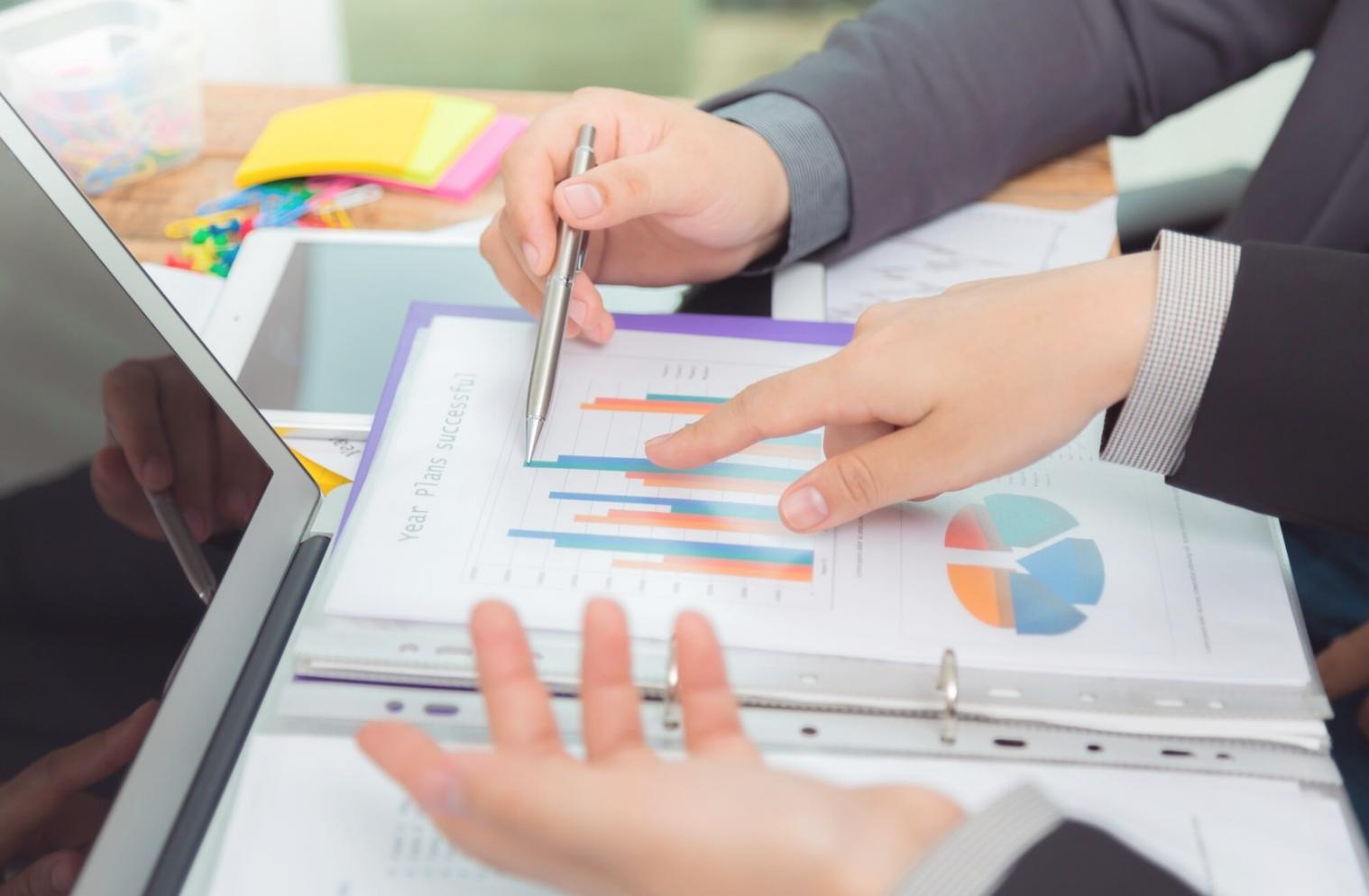 Ambiente de aprendizaje colaborativo durante sesión de trabajo en equipo